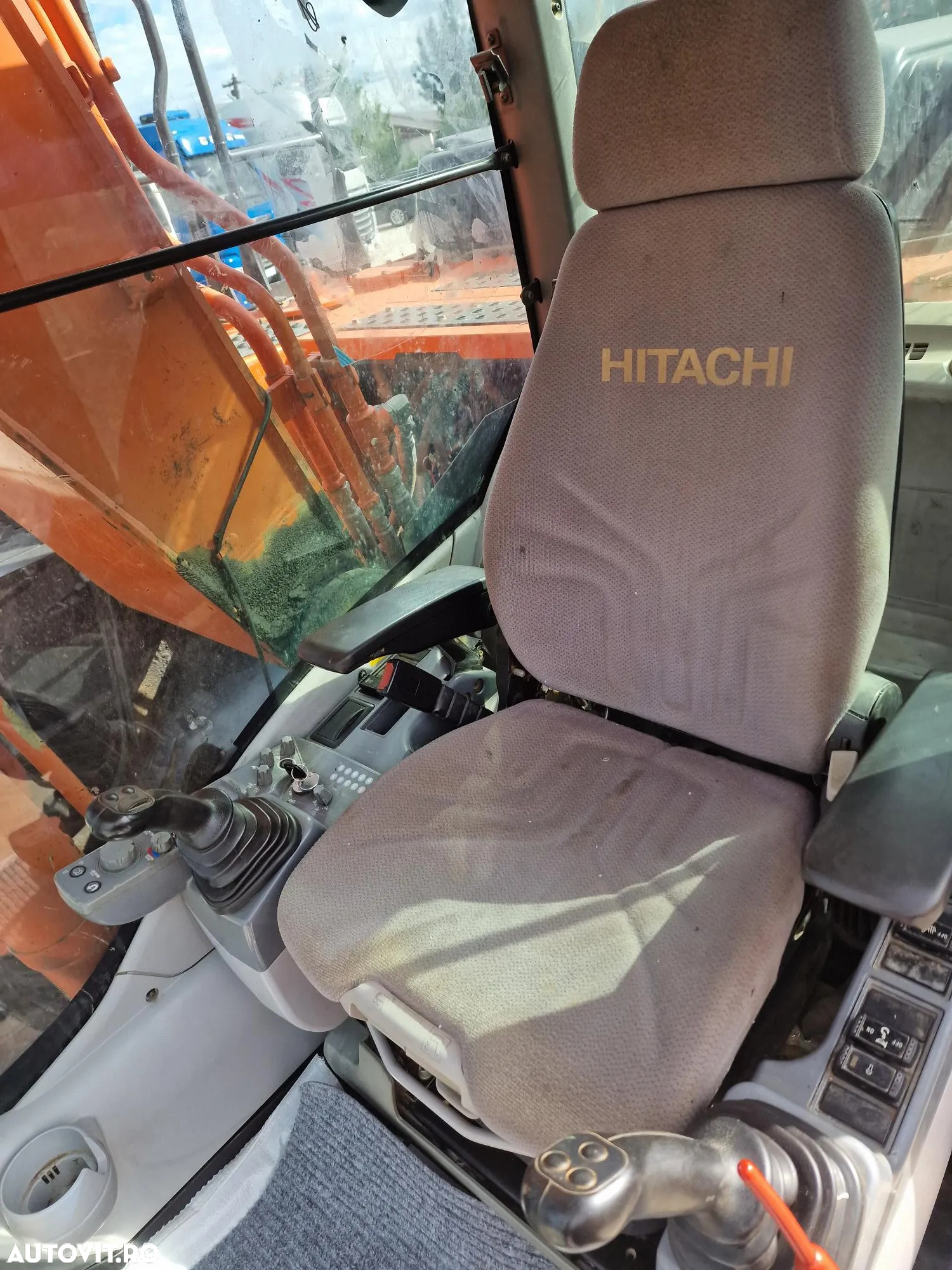 Hitachi ZX210, 23t, cupa 1,3mc NOUA, 12.487h-46900 Eur+Tva, camera spate, instalatia picon, 3 pompe hidraulice HITACHI, protectie acoperis cabina, AC, produs in JAPONIA, posibilitate leasing 46.900 EUR+Tva - 6
