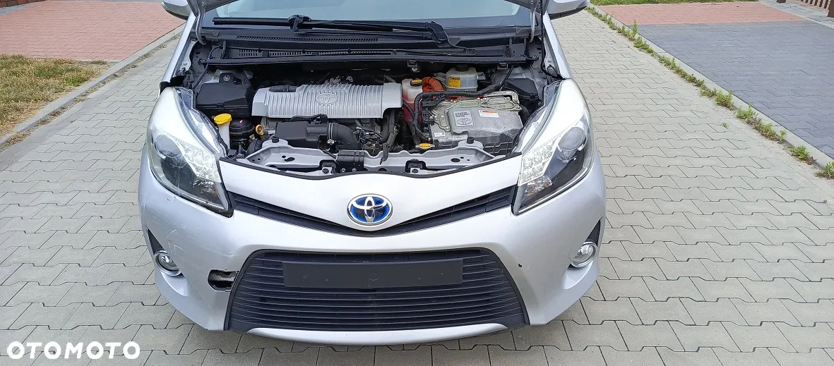 Toyota Yaris Hybrid 100 Dynamic - 9