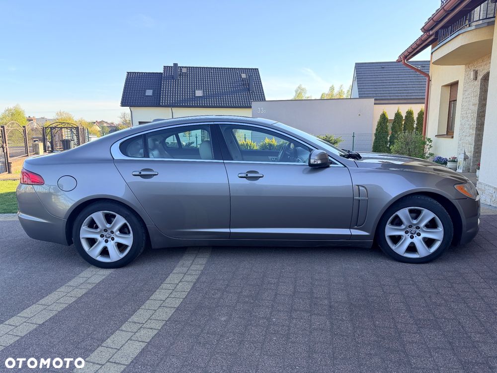 Jaguar XF 2.7 V6 Premium Luxury - 4