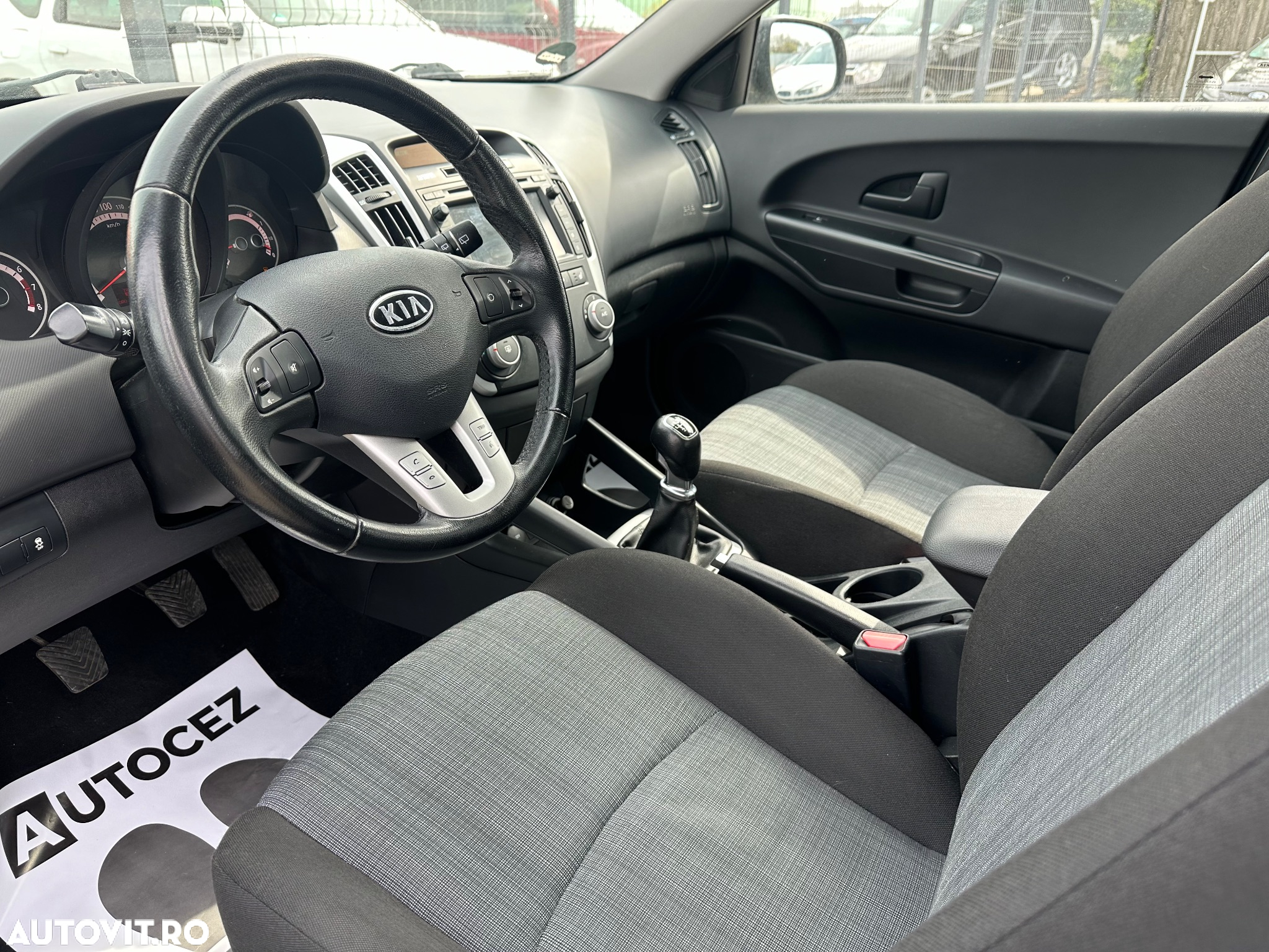 Kia Ceed - 10