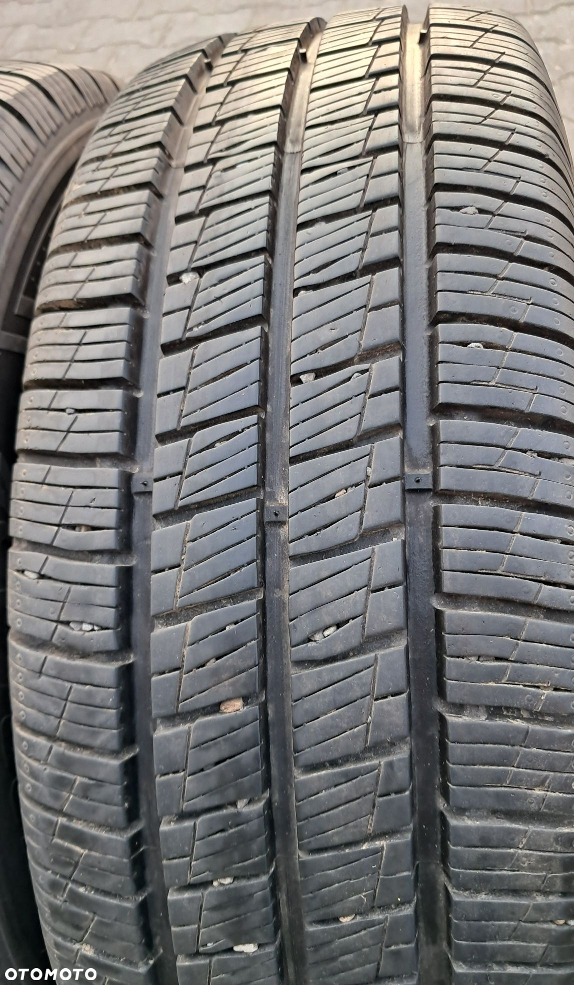 215/65R16C 109/107T Hankook Vantra ST As2 - 3