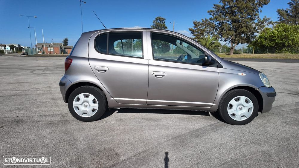 Toyota Yaris 1.0 Sol AC - 4