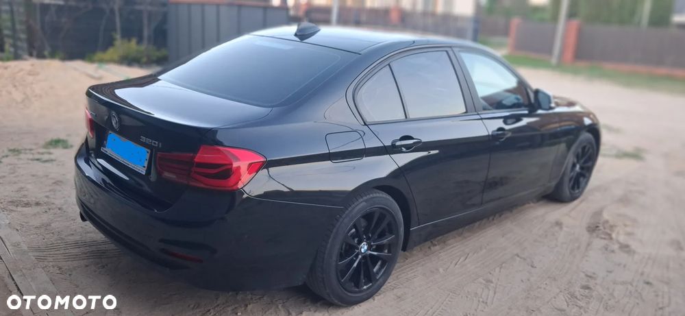 BMW Seria 3 320i xDrive - 10