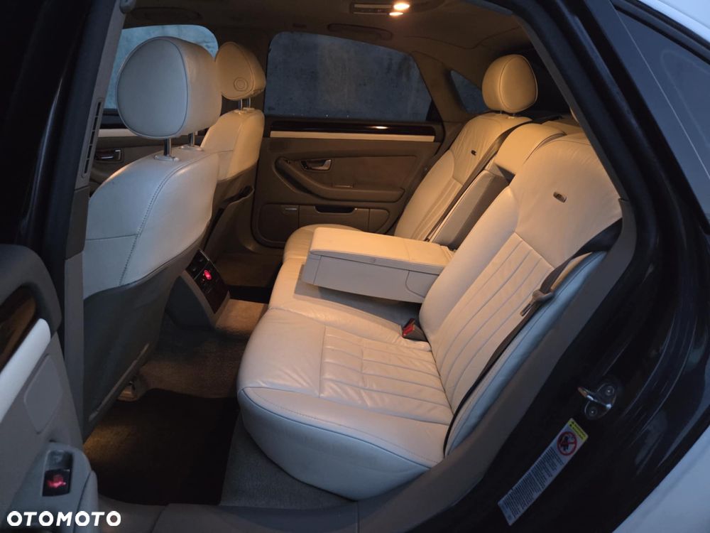 Audi A8 4.2 Quattro - 8