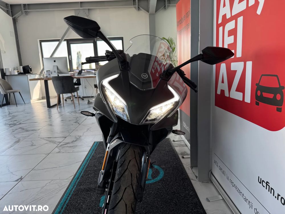 CF Moto 300SR ABS - 4