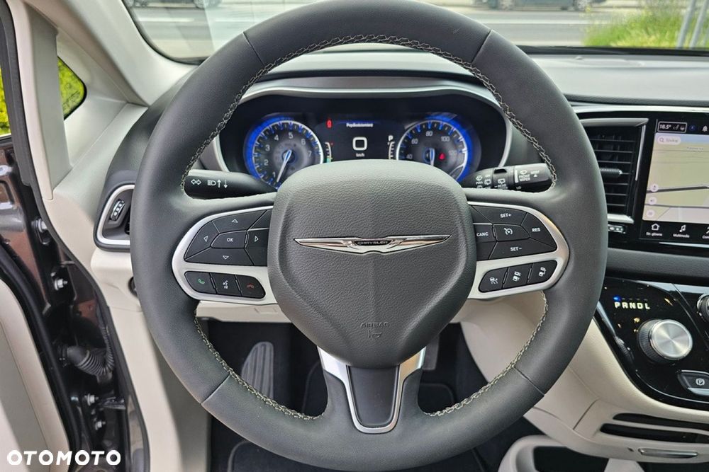 Chrysler Pacifica - 17