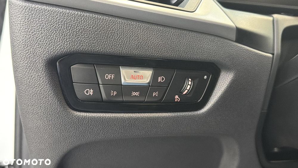 BMW Seria 3 318d mHEV - 30
