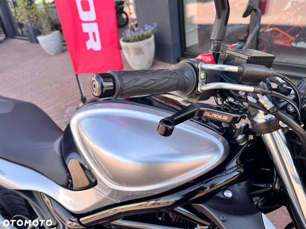 Suzuki Gladius - 16