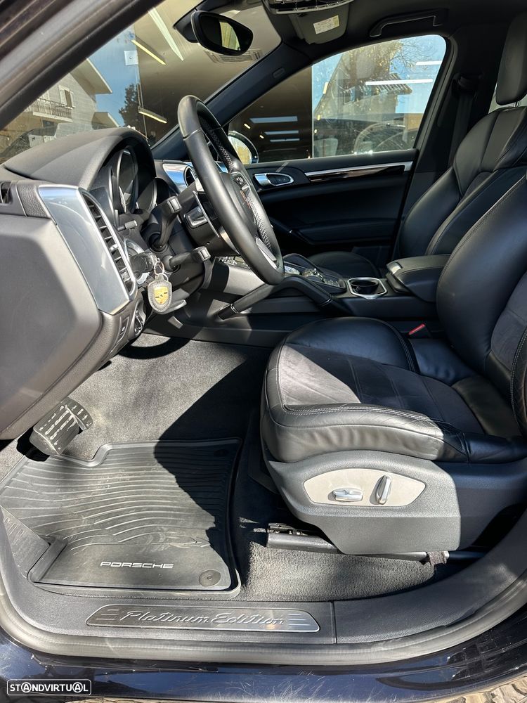 Porsche Cayenne Platinum Edition - 18