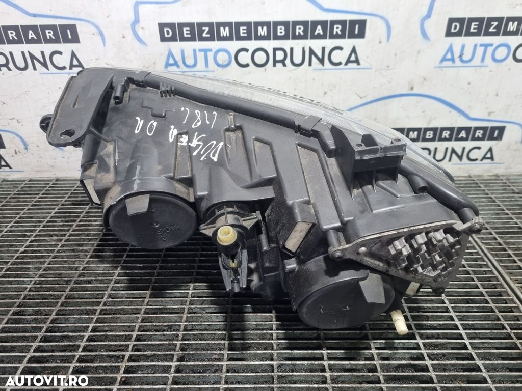 Far Dreapta Dacia Duster II 2018 - 2021 SUV 5 Usi (1181) Fara xenon PRINDERE RUPTA - 2