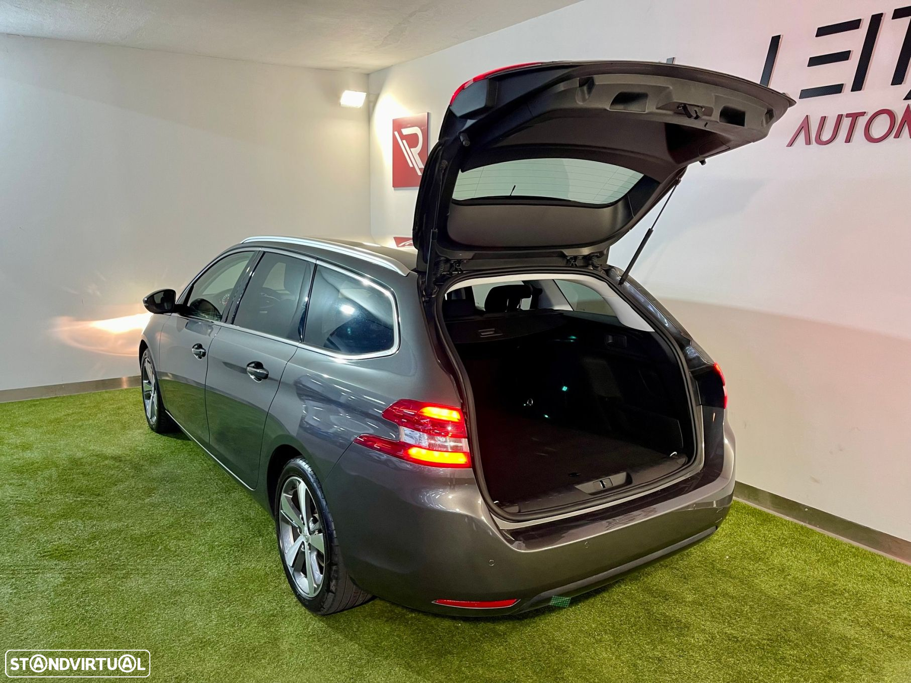 Peugeot 308 SW 1.5 BlueHDi Allure - 29