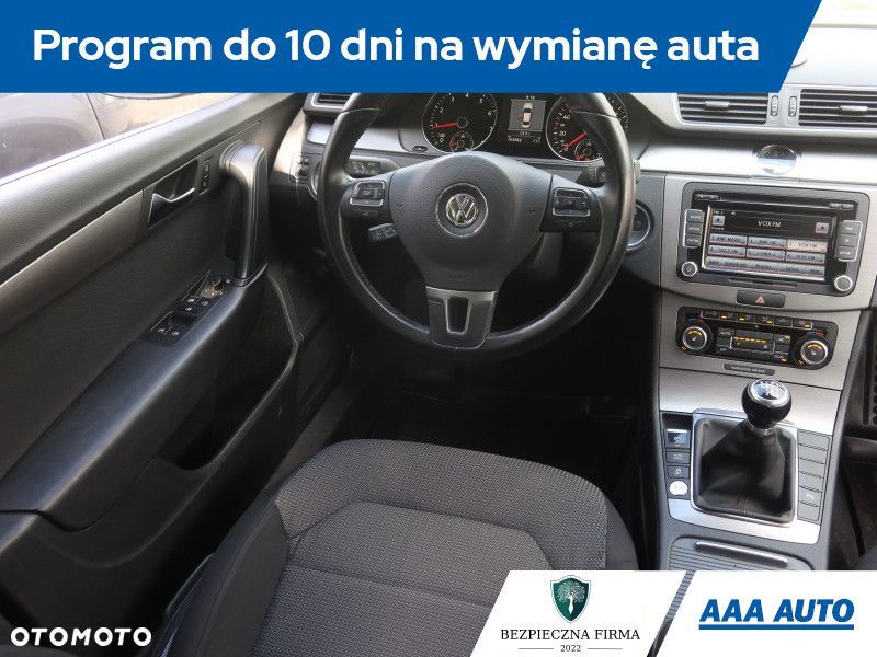 Volkswagen Passat - 9