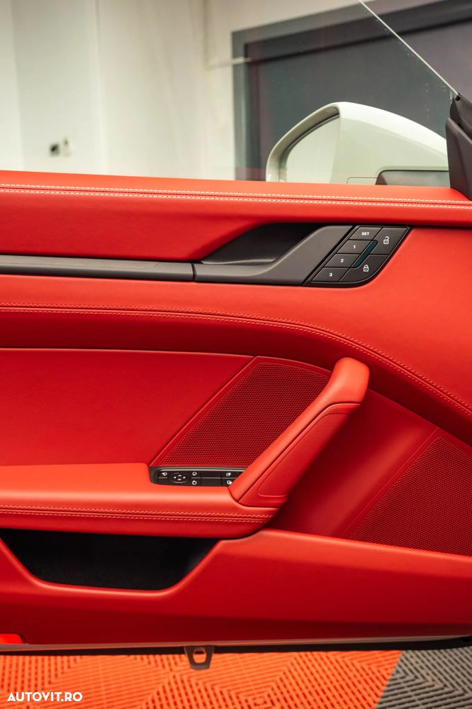 Porsche 911 Carrera 4 GTS PDK - 22