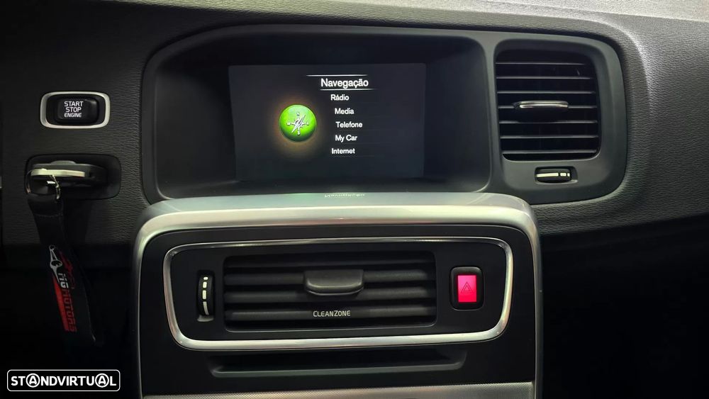 Volvo V60 Cross Country 2.0 D3 Momentum - 28