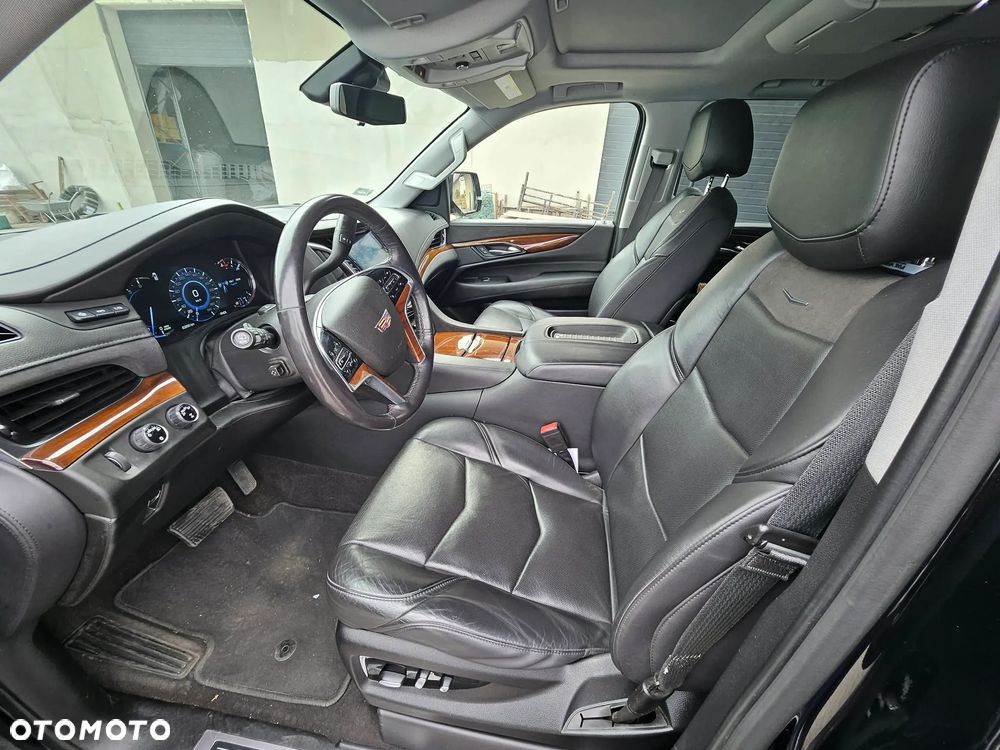 Cadillac Escalade - 5