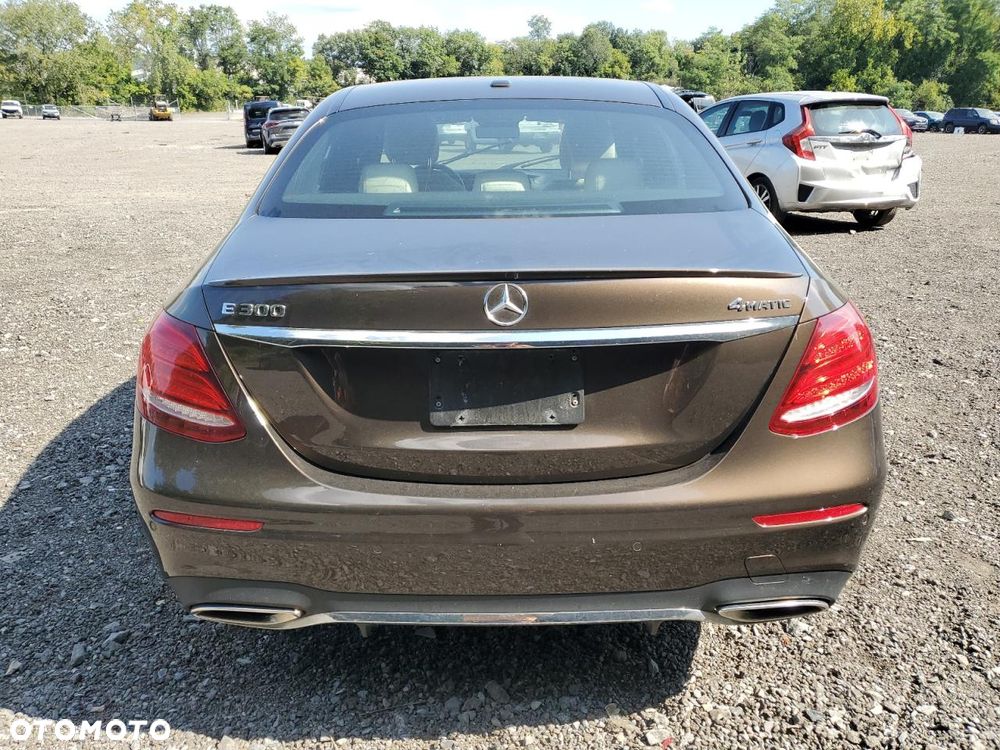 Mercedes-Benz Klasa E 300 9G-TRONIC Exclusive - 6