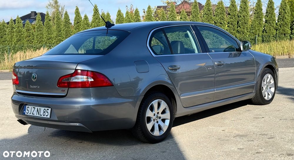 Skoda Superb 2.0 TDI DSG Exclusive - 10