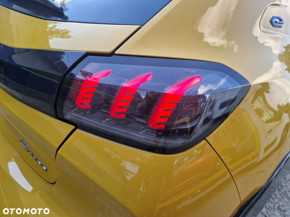 Peugeot 208 - 18