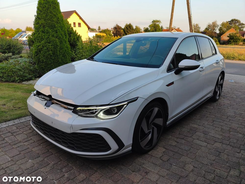 Volkswagen Golf - 1
