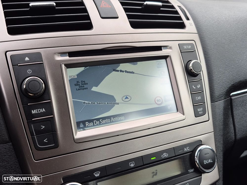 Toyota Avensis SD 2.0 D-4D Exclusive +GPS - 13
