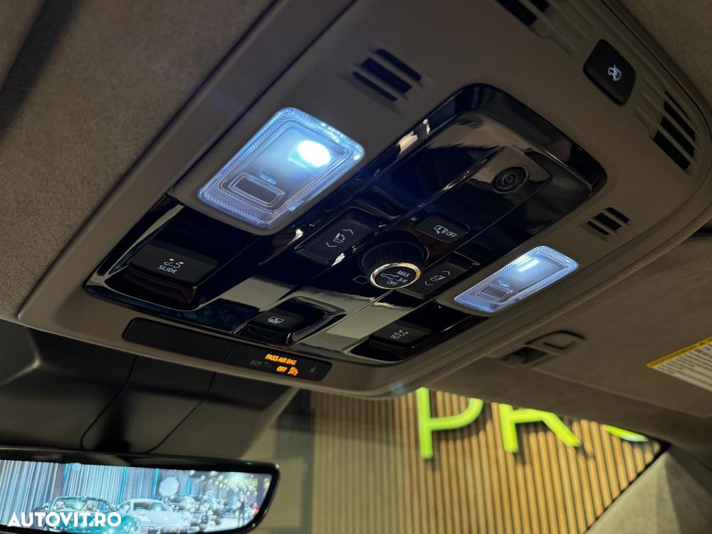 Cadillac Escalade - 31