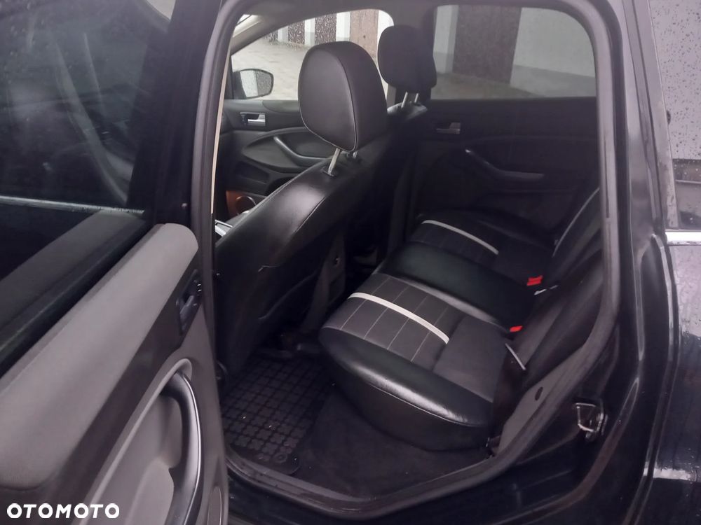 Ford Kuga 2.0 TDCi 2x4 Titanium - 10