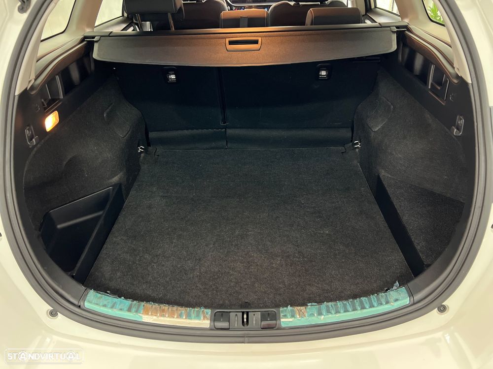 Toyota Auris Touring Sports 1.8 HSD Comfort - 33