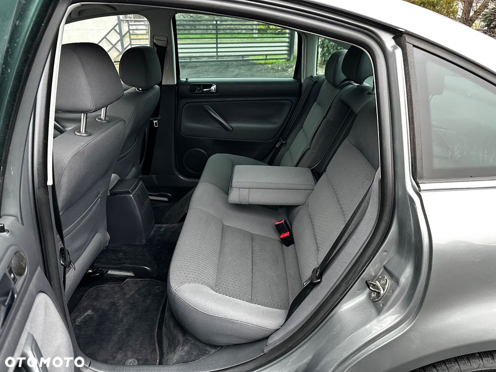 Volkswagen Passat - 20