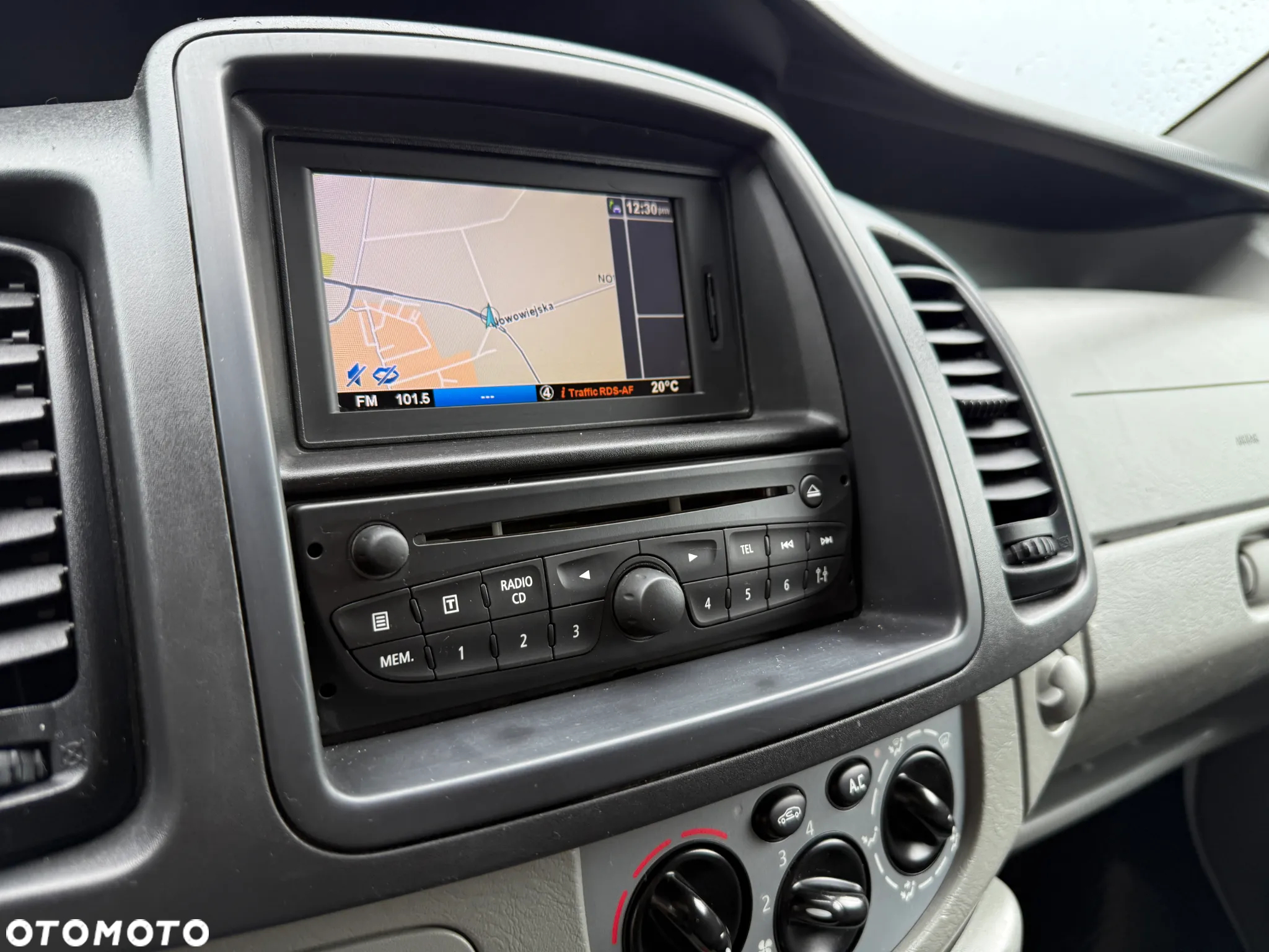 Opel Vivaro 2.0 dCi Klimatyzacja Nawigacja Elektryczne Szyby  Opłacony - 10