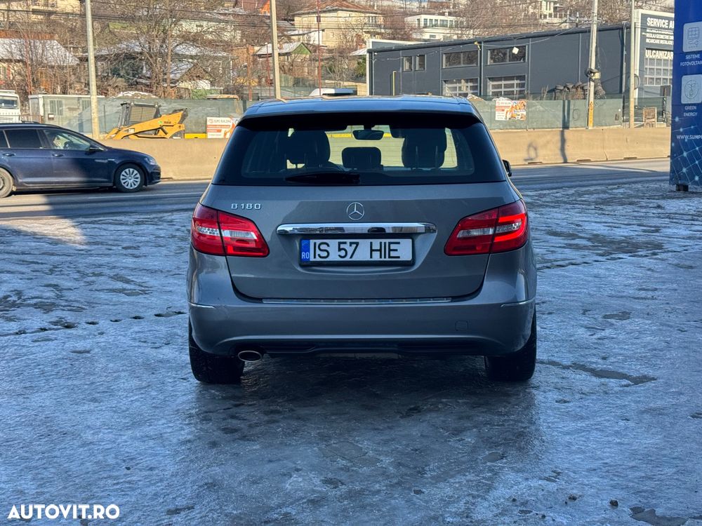 Mercedes-Benz B 180 - 12