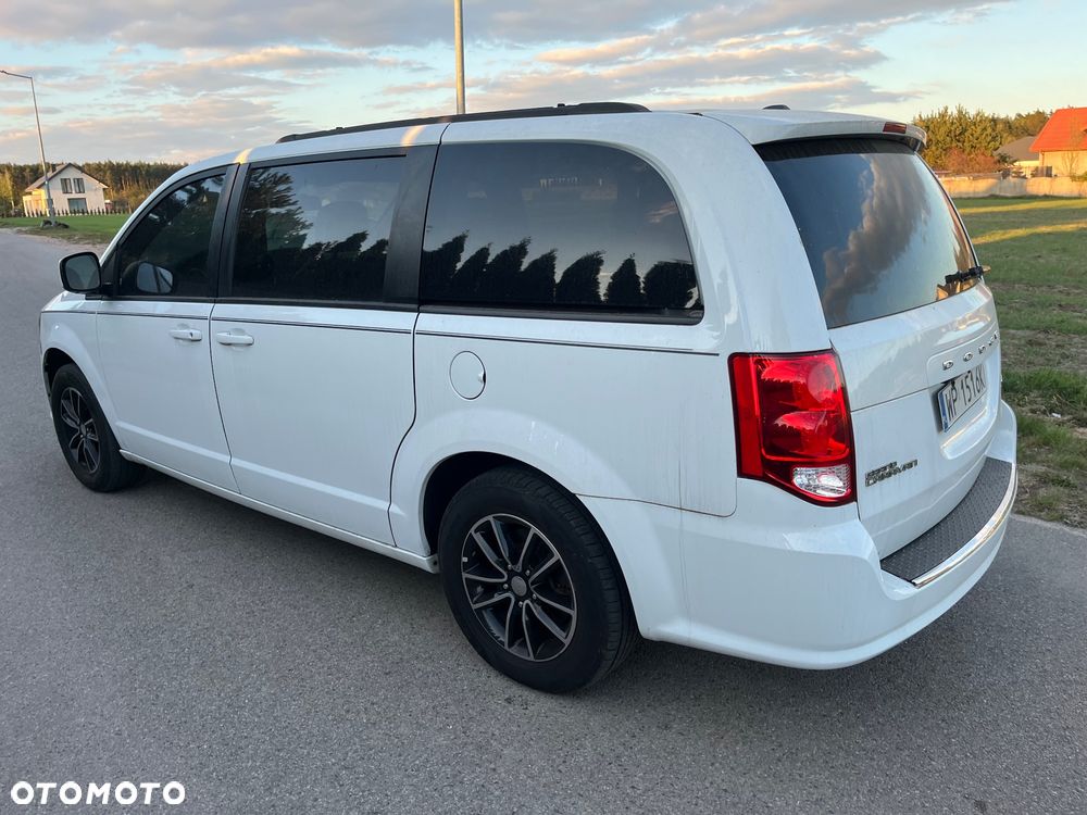 Dodge Grand Caravan - 9