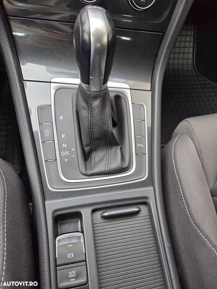 Volkswagen Golf 2.0 TDI SCR DSG Comfortline - 19
