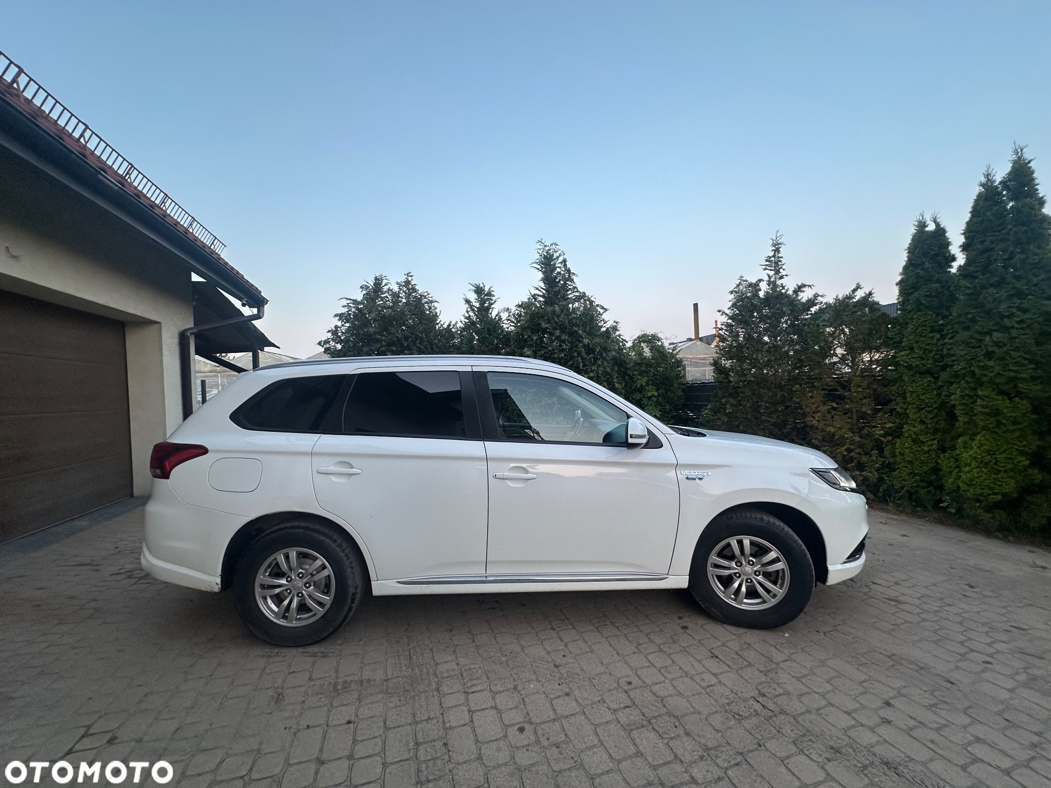 Mitsubishi Outlander 2.0 4WD Plug-In Hybrid - 37