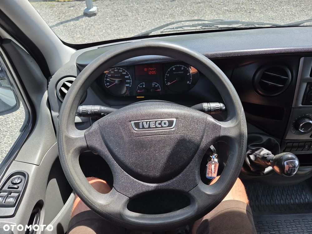 Iveco Daily 35S13 / 2.3 130KM / Furgon / Średniak / Klima / - 16