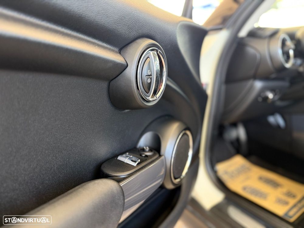 MINI 3 Portas Cooper Auto - 12