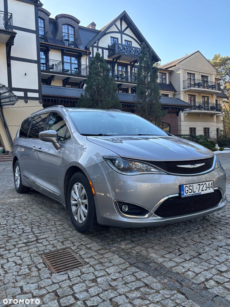 Chrysler Pacifica - 2