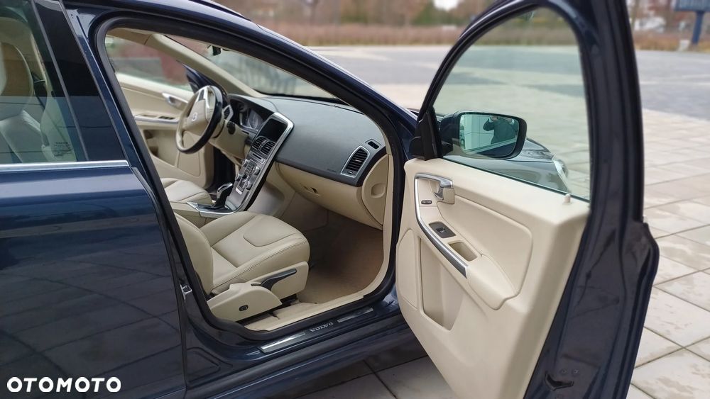 Volvo XC 60 D4 Drive-E Momentum - 10