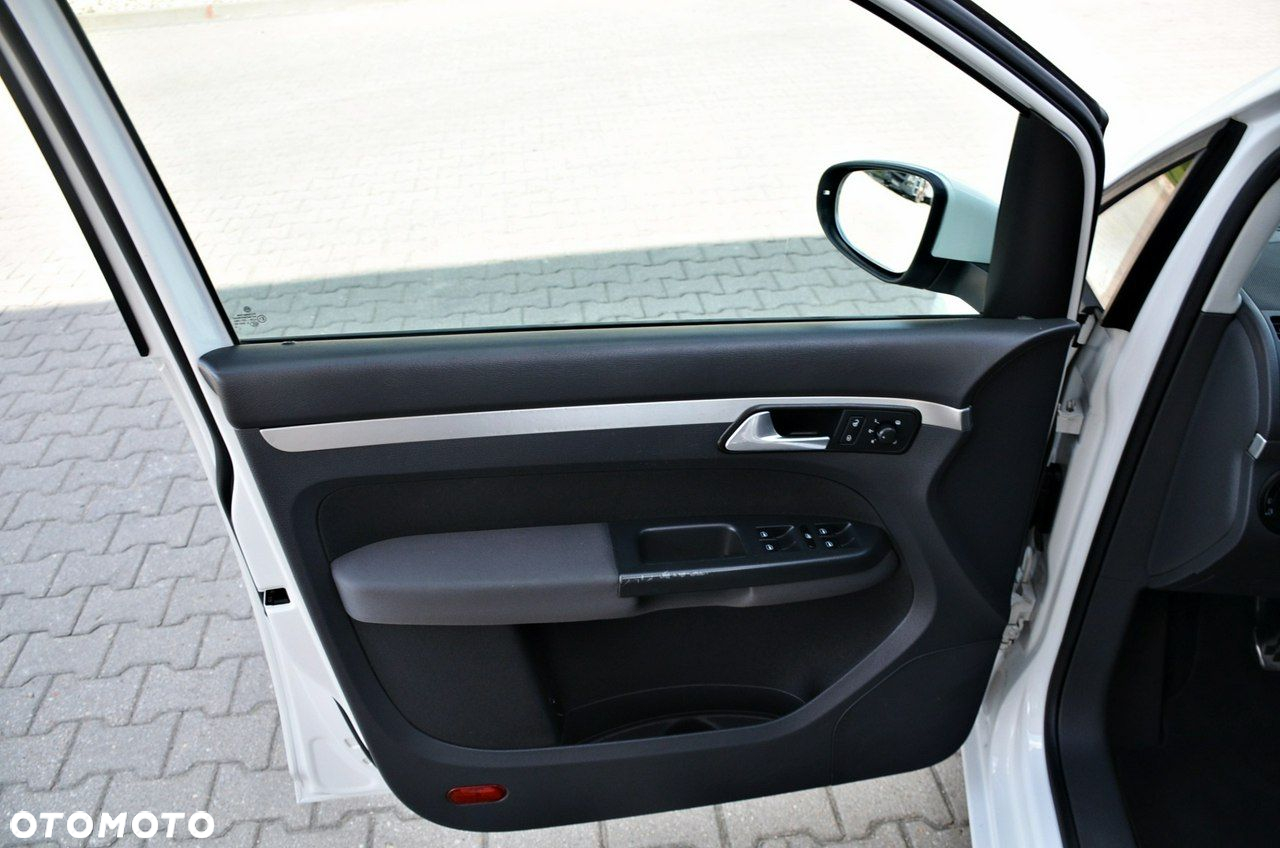 Volkswagen Touran - 13