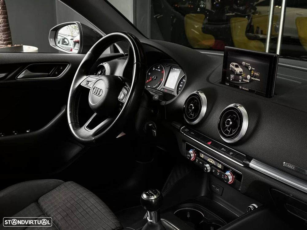 Audi A3 Sportback 1.6 TDI S-line - 24