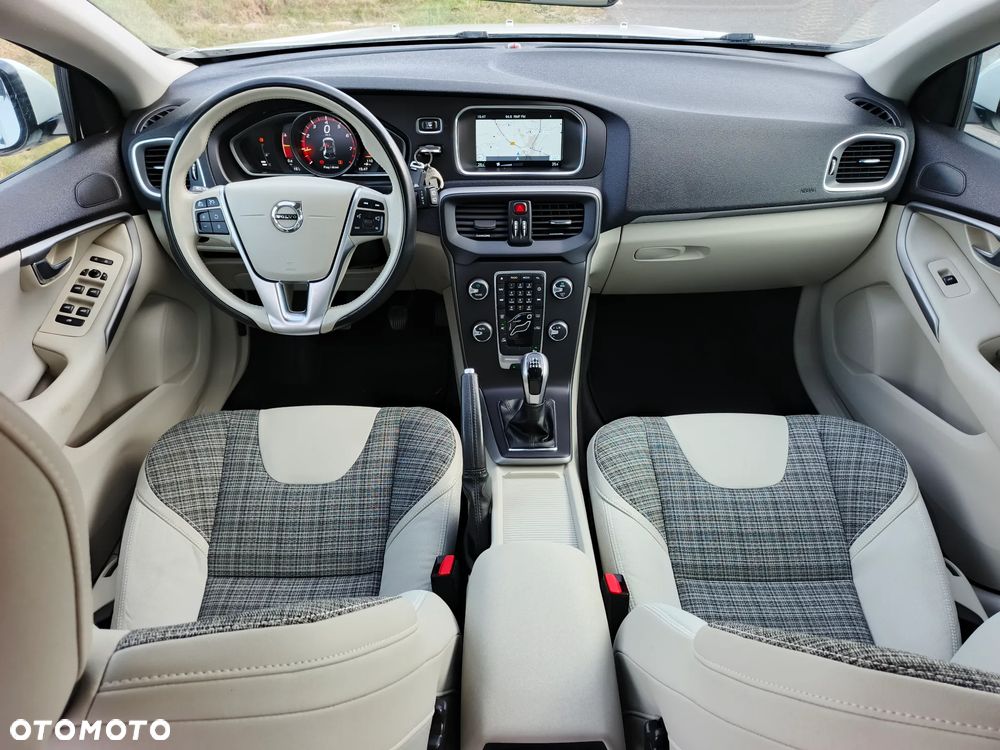 Volvo V40 - 18