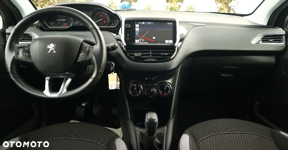 Peugeot 208 - 13