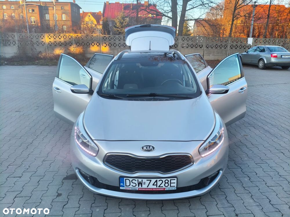Kia Ceed 1.6 CRDi 128 Dream Team Edition - 1