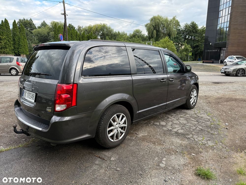 Dodge Grand Caravan - 4