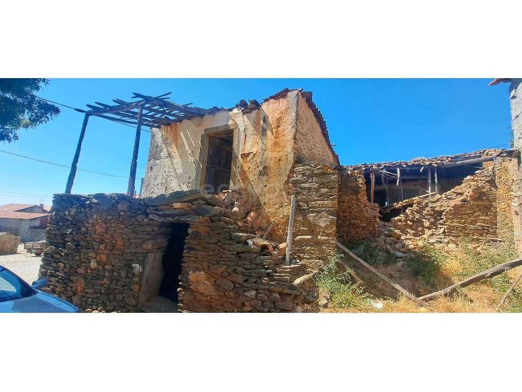 Moradia para recuperar, com projeto, em Figueira, Mogadouro. - Grande imagem: 2/12