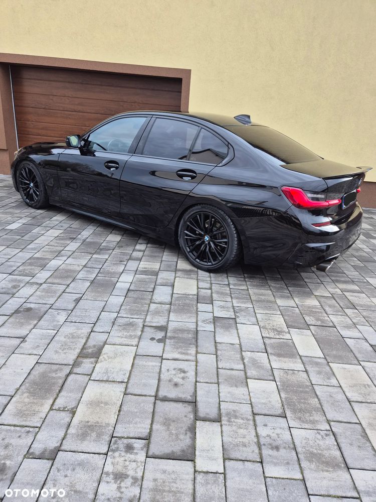 BMW 3 Series 2019 photo 2