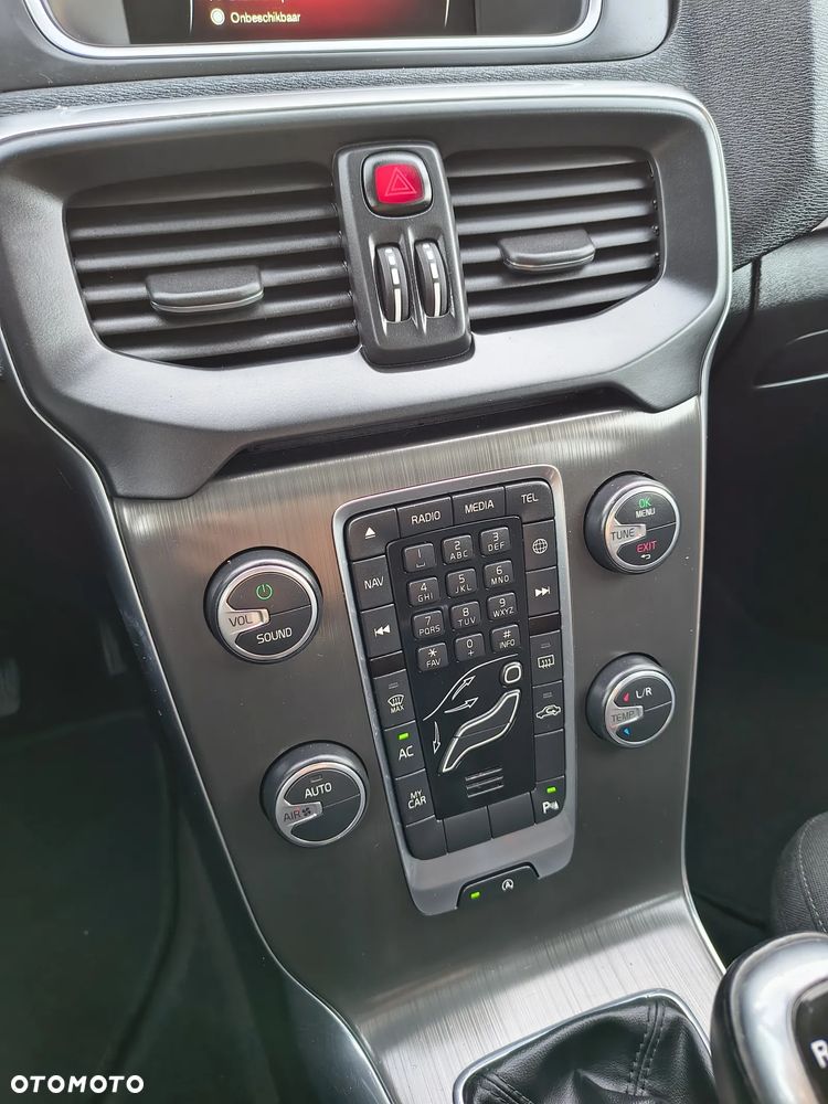 Volvo V40 D2 Summum - 19