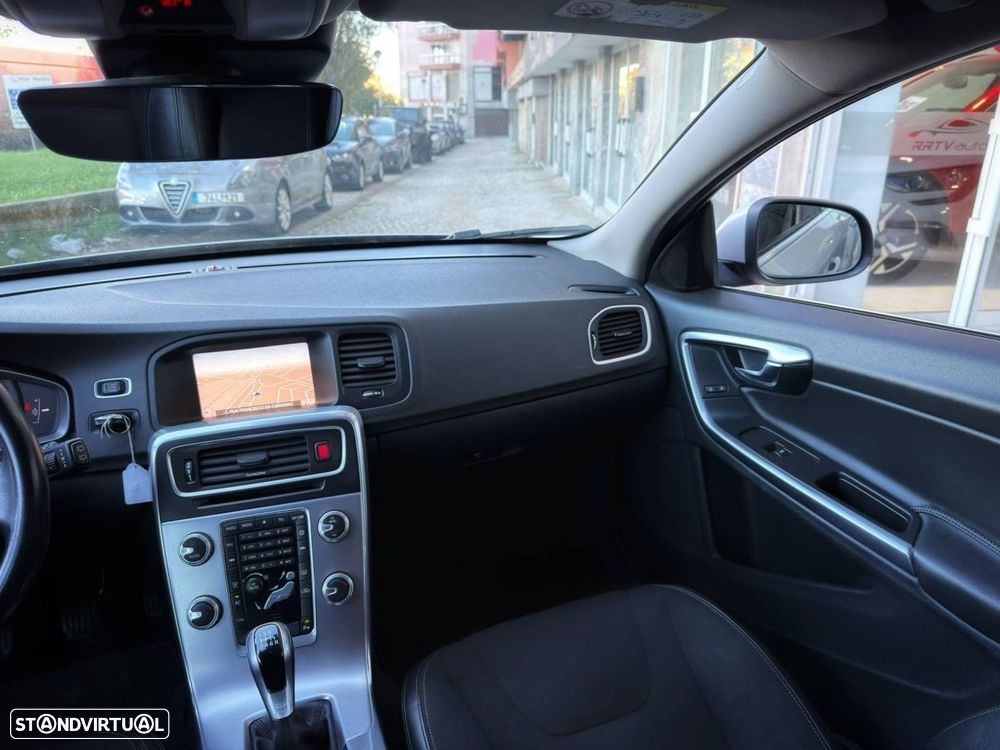 Volvo V60 2.0 D2 Momentum Drive - 20