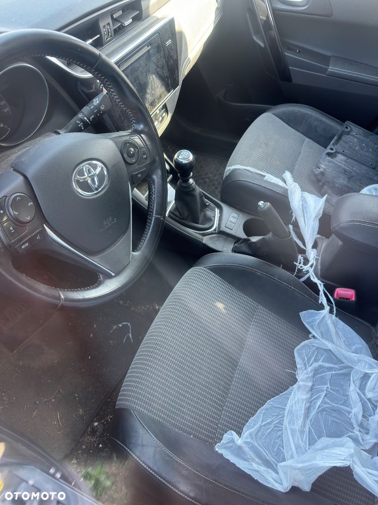 Toyota Auris 1.6 D-4D Design Edition - 6