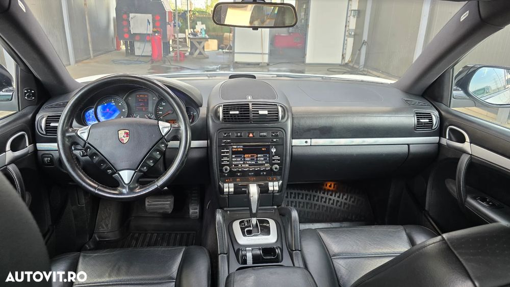 Porsche Cayenne - 10