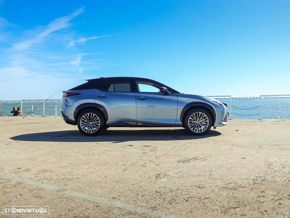 Lexus RZ 450e Luxury Bi-Tone - 8